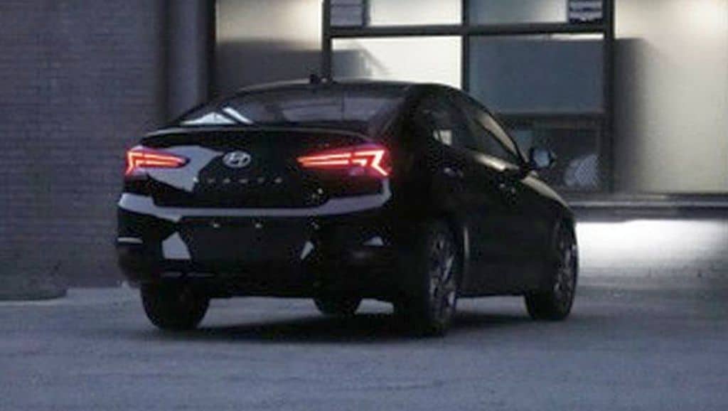hyundai-elantra-facelift-4 Hyundai Elantra 2019 aparece com visual atualizado