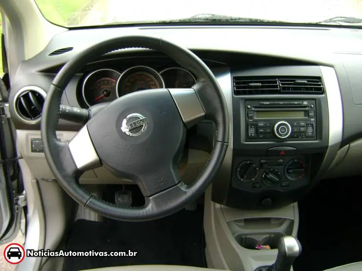 Nissan grand livina interior space #9