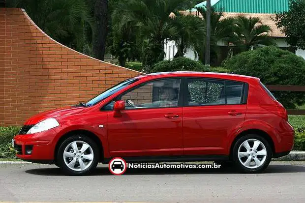 Teste nissan tiida flex #3