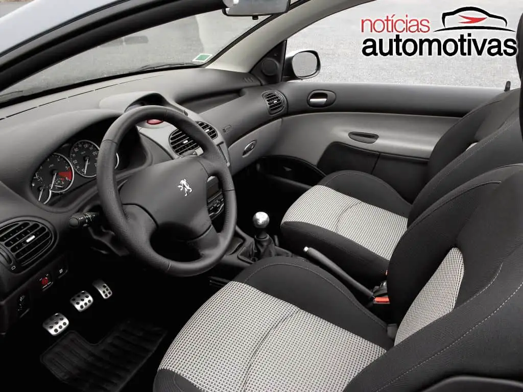 peugeot-206-cc-4 Peugeot 206: história do hatch que cativou pelo visual e modernidade