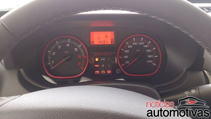 [Imagem: renault-sandero-stepway-2014-branco-3-700x394.jpg]