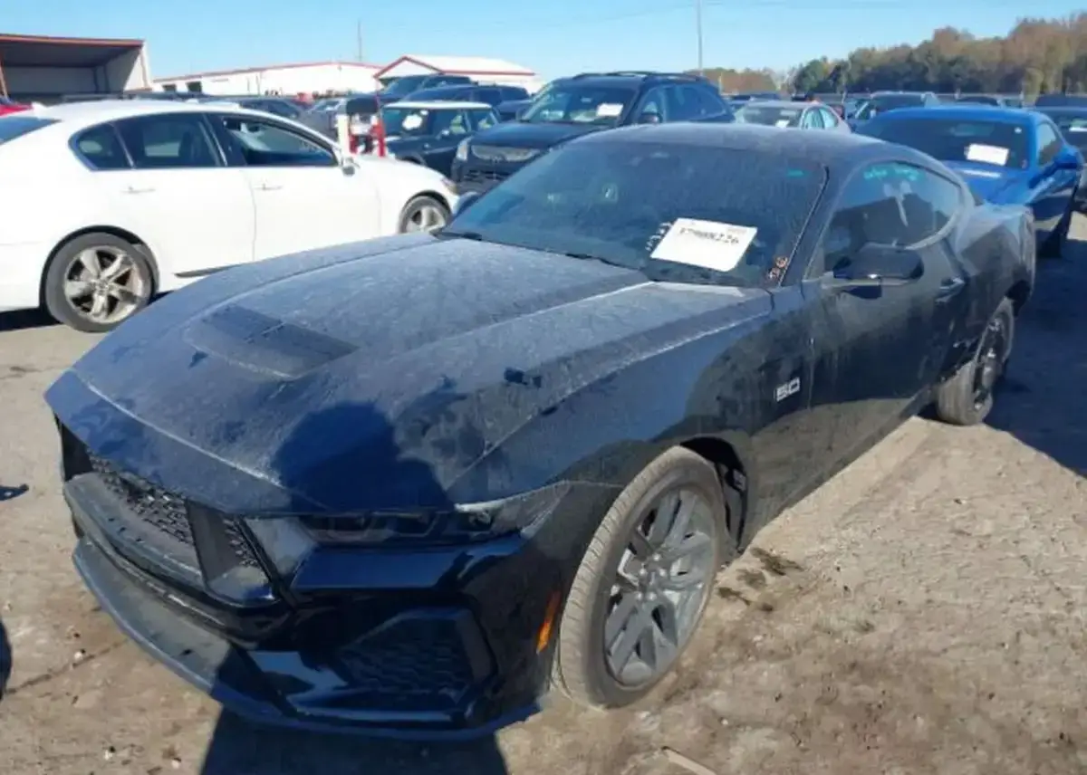 Este Mustang GT 2024 fue destruido con solo 26 km en el reloj