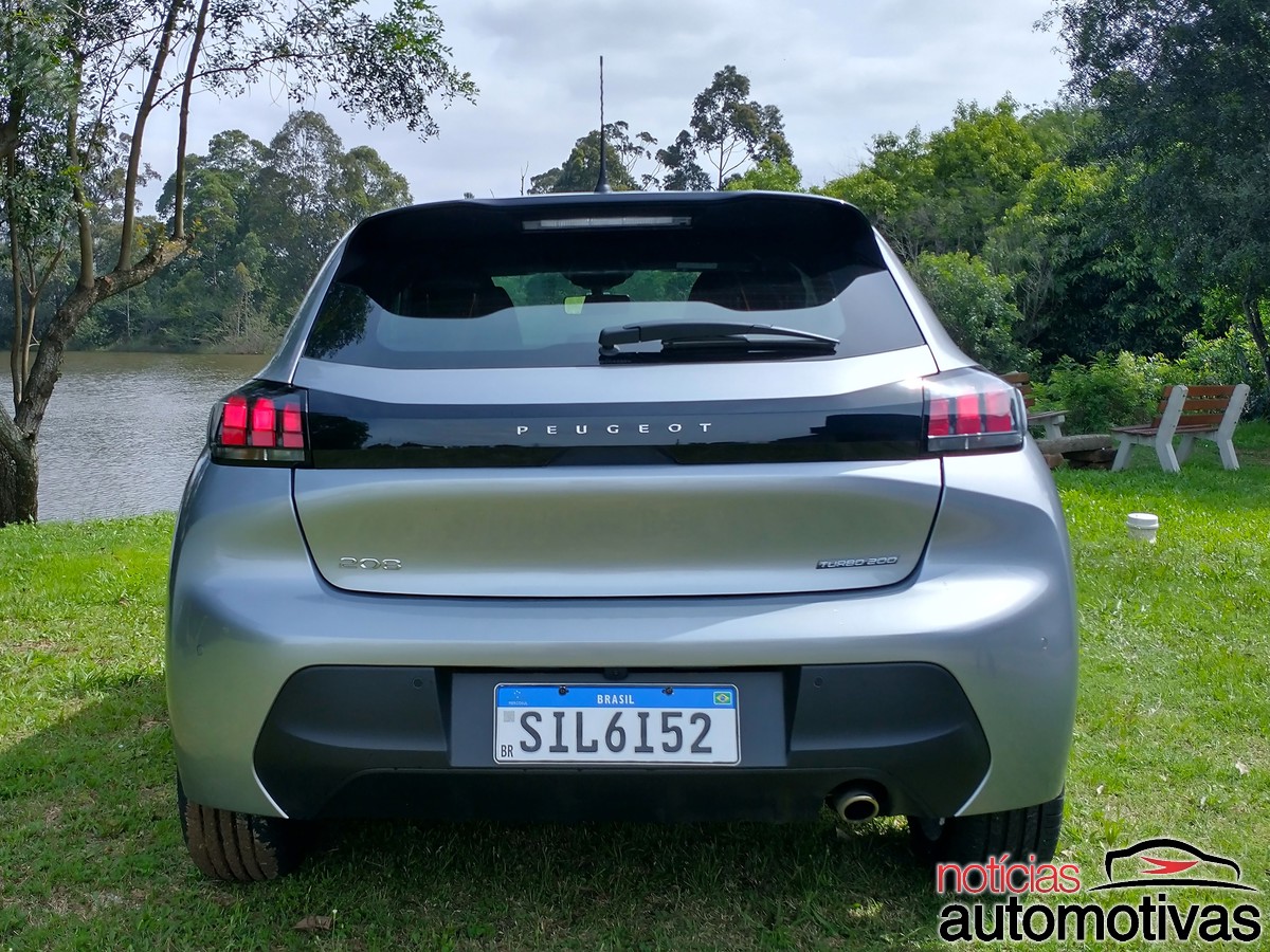 peugeot 208 style 1.0 turbo (6) peugeot 208 style 1.0 turbo (6)