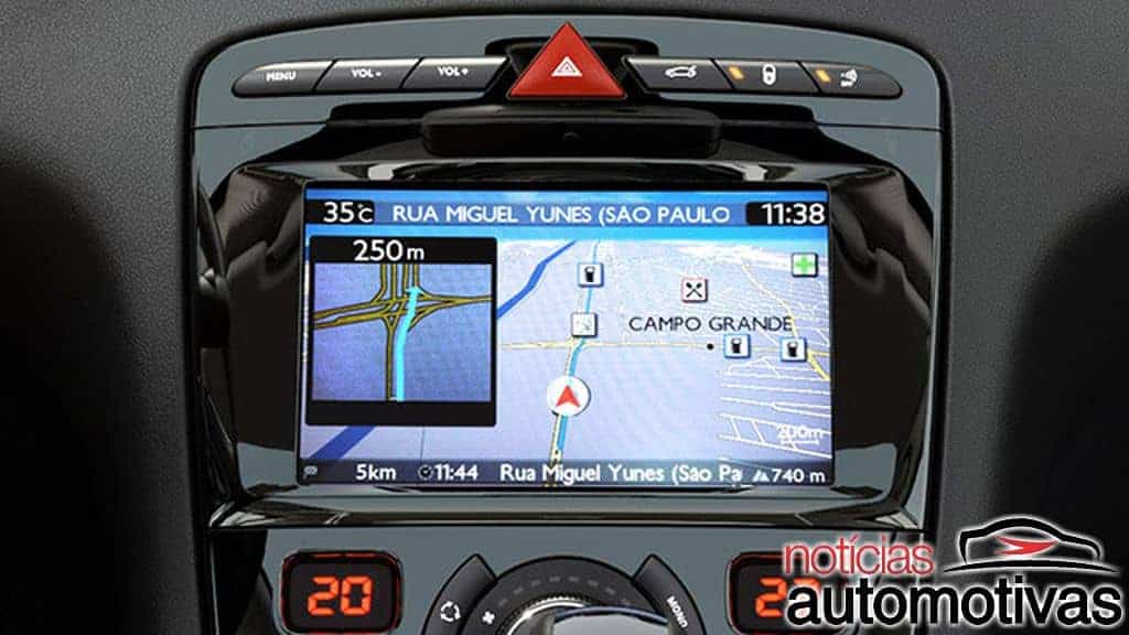 Peugeot 408 central multimídia