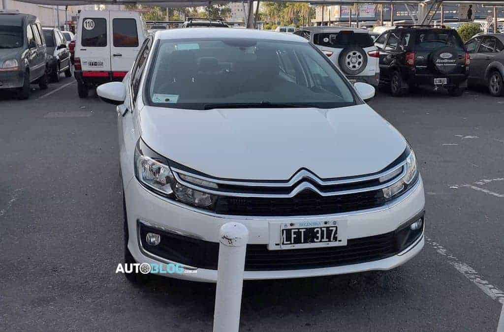 Citroën-C4-Lounge-2018-flagra-Argentina-1 Citroën-C4-Lounge-2018-flagra-Argentina-1 Citroën C4 Lounge 2018 mostra novo visual em flagra na Argentina