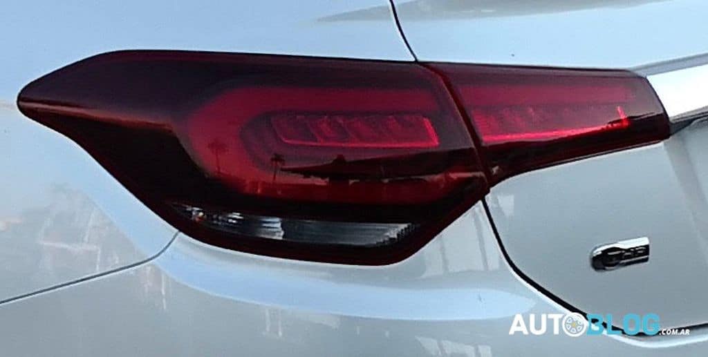 Citroën-C4-Lounge-2018-flagra-Argentina-1 Citroën-C4-Lounge-2018-flagra-Argentina-1 Citroën C4 Lounge 2018 mostra novo visual em flagra na Argentina