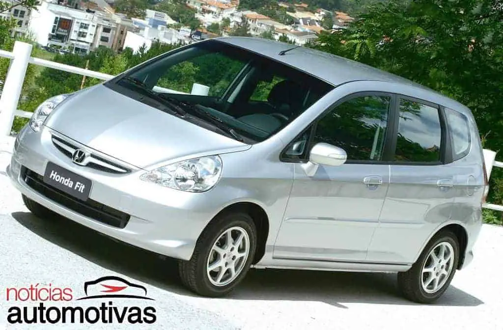 Top 10: melhores primeiros carros Honda-Fit-2005