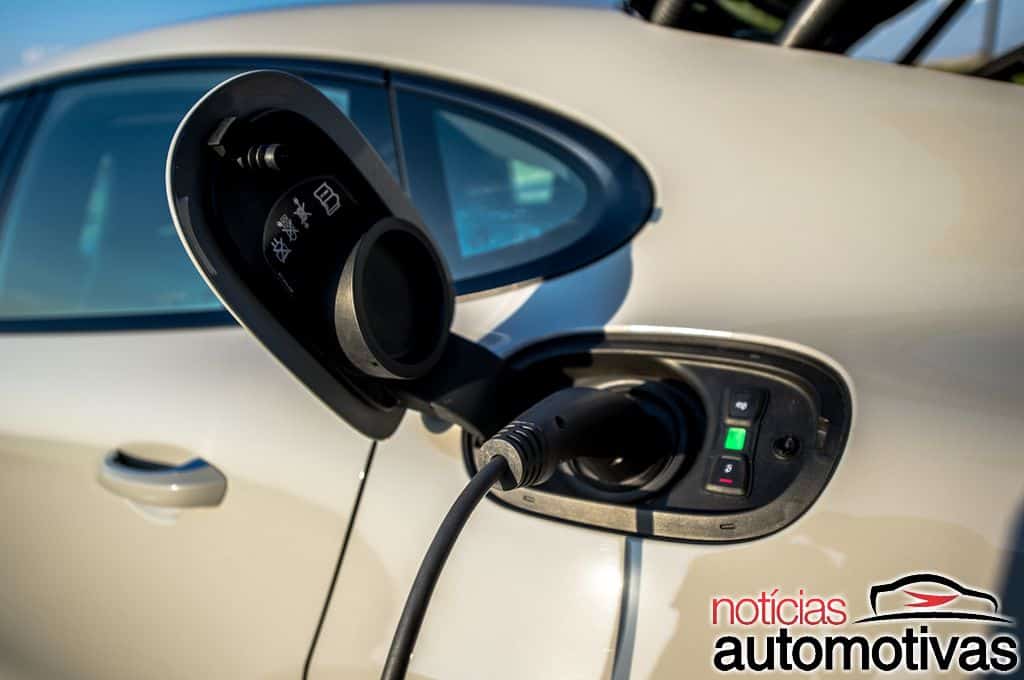 Porsche-Panamera-4-E-Hybrid-2018-6 Porsche-Panamera-4-E-Hybrid-2018-6 Porsche Panamera 4 E-Hybrid chega ao Brasil por R$ 529 mil