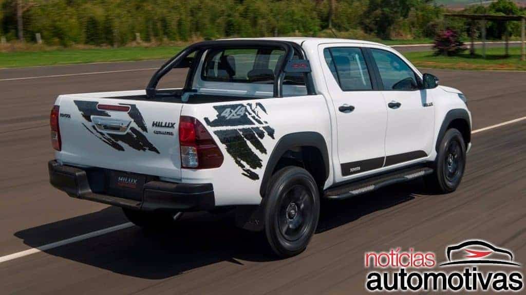 Toyota-Hilux-SR-Challenge-2018-10 Toyota-Hilux-SR-Challenge-2018-10 Toyota Hilux e SW4 2018 trazem novidades e partem de R$ 108.990