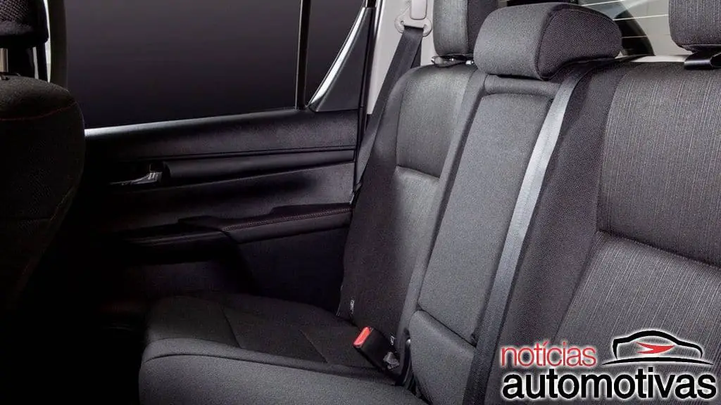 Toyota-Hilux-SR-Challenge-2018-17 Toyota-Hilux-SR-Challenge-2018-17 Toyota Hilux e SW4 2018 trazem novidades e partem de R$ 108.990