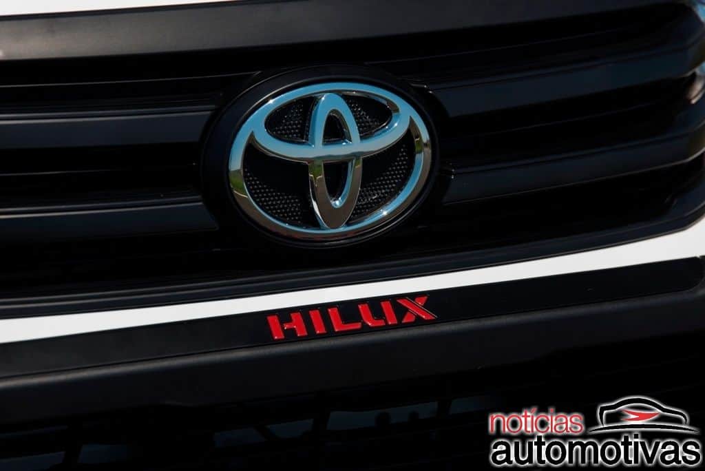 Toyota-Hilux-SR-Challenge-2018-22 Toyota-Hilux-SR-Challenge-2018-22 Toyota Hilux e SW4 2018 trazem novidades e partem de R$ 108.990