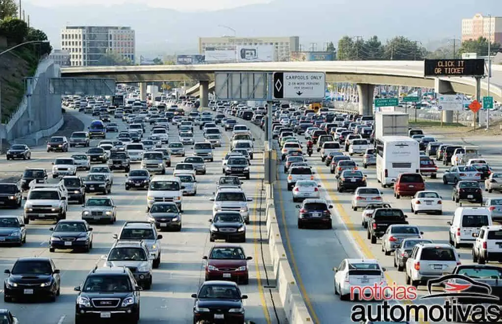 california-estradas NHTSA analisa plano do governo para relaxar redução de consumo nos próximos anos