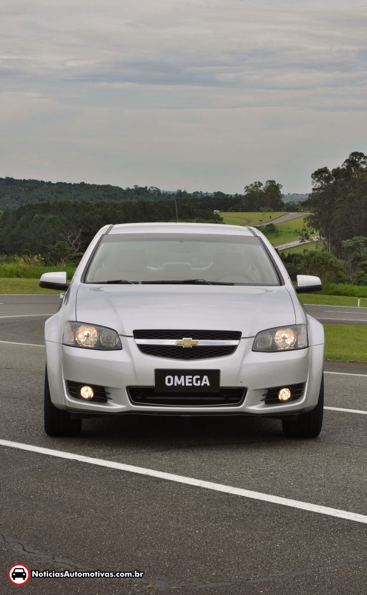 Omega retorna ao Brasil em versão Fittipaldi, recheio e motor V6 potente