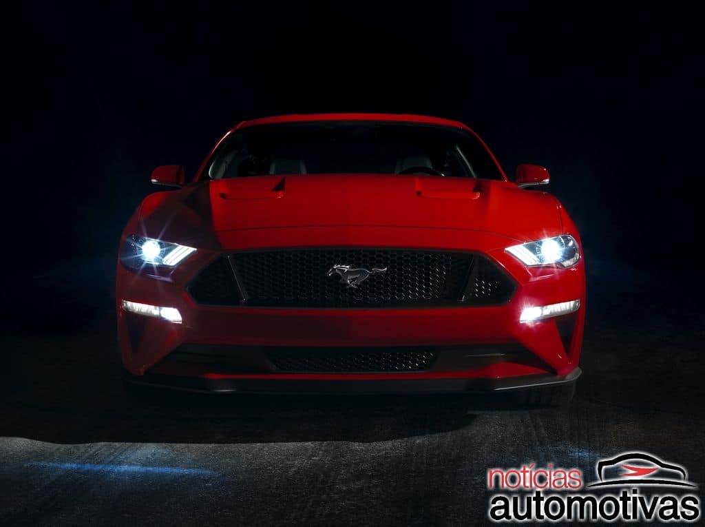 ford-mustang-2018-apresentação-2 ford-mustang-2018-apresentação-2 Mustang GT500 deve ganhar motor V8 Predator com mais de 650 cv