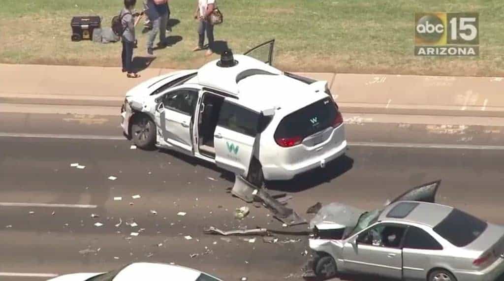 waymo-acidente-1024x571 Chrysler Pacifica autônoma do Google colide contra Honda nos EUA
