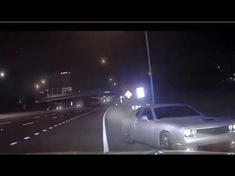 Homem não consegue escapar da polícia com um Dodge Challenger