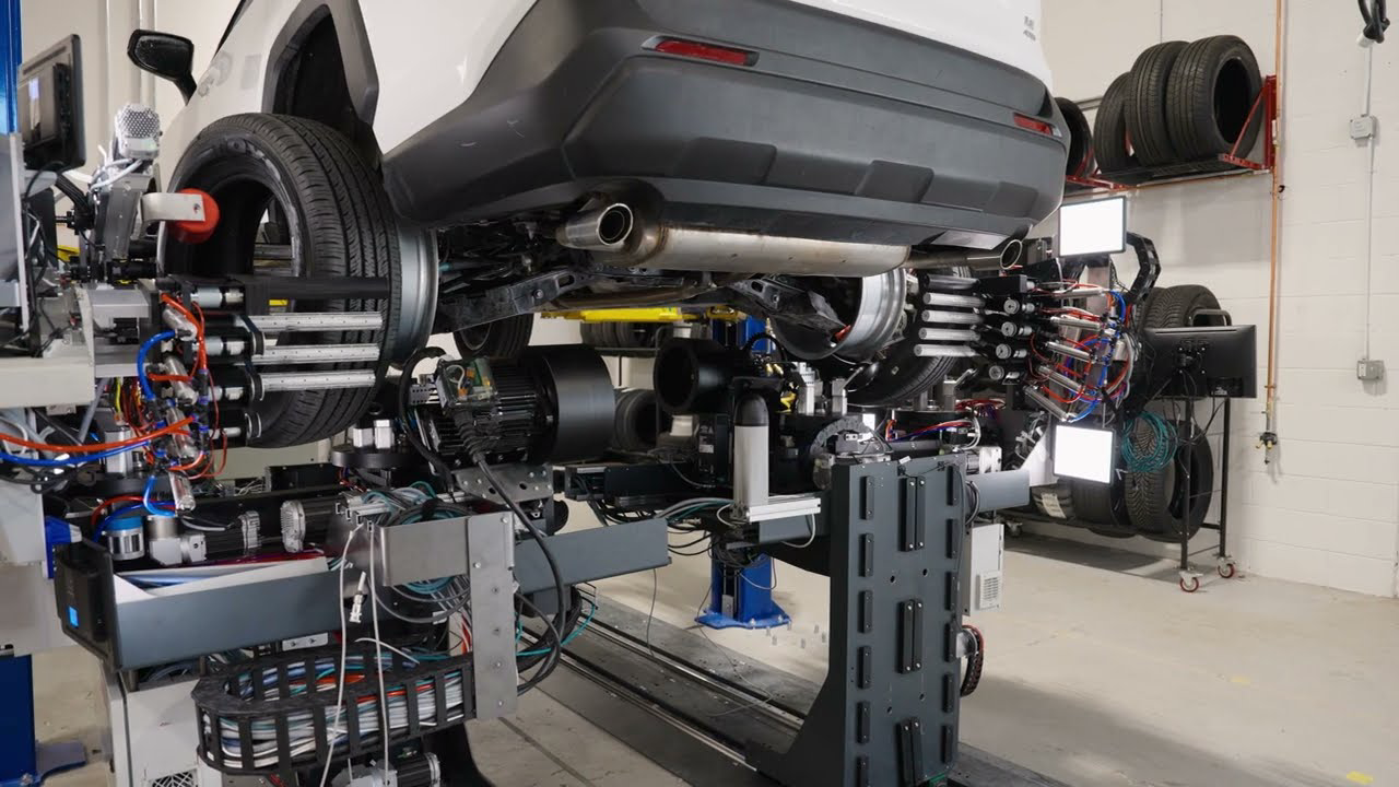 Automated Tire - Introduces the SmartBay tire changing robot