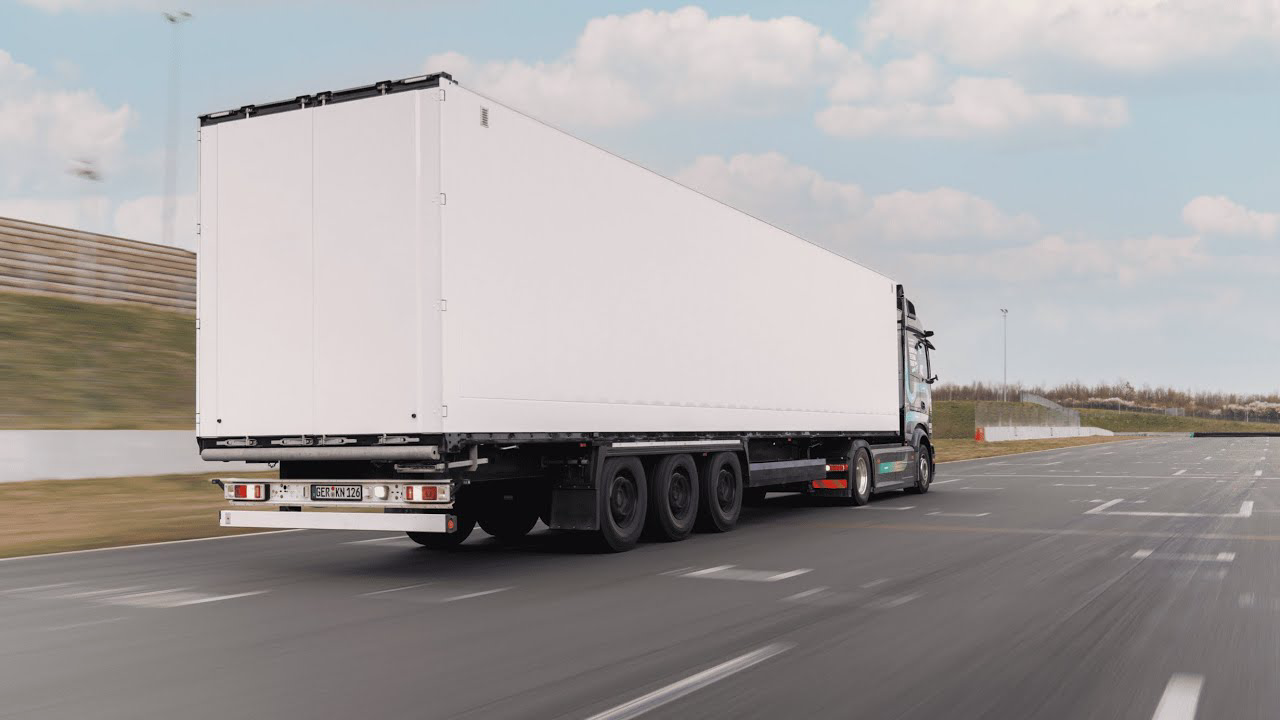 Mercedes-Benz Trucks aims to win a GUINNESS WORLD RECORDS™ title with eActros 600
